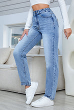 Load image into Gallery viewer, Dani Straight Jeans with Pockets
