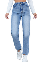 Load image into Gallery viewer, Dani Straight Jeans with Pockets
