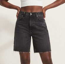 Load image into Gallery viewer, Hypevia Frayed Hem Denim Shorts
