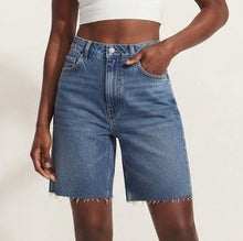 Load image into Gallery viewer, Hypevia Frayed Hem Denim Shorts
